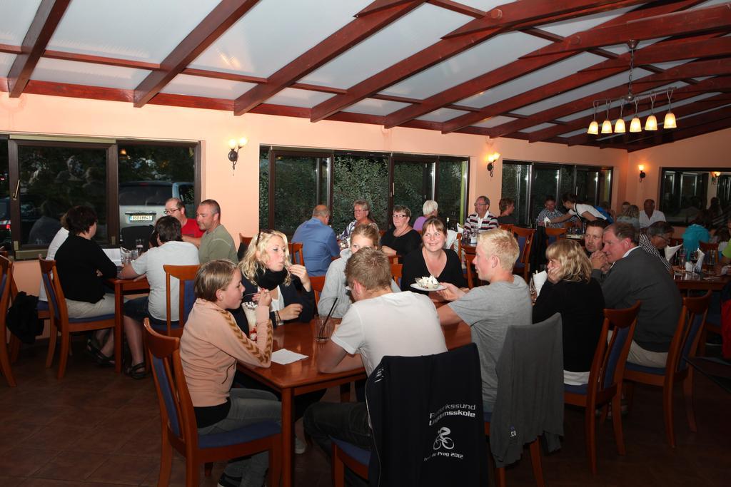 Camping Oase Praha Hotel Zlatníky Exterior foto